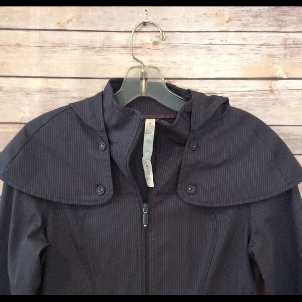 Lululemon detachable hood rain jacket